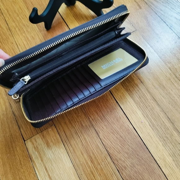 Michael Kors Zip Around Wallet Women's - Picture 4 of 6